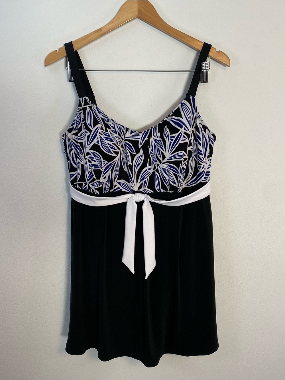 St John’s Bay Black Blue White Floral One Piece Swimsuit Womens 16